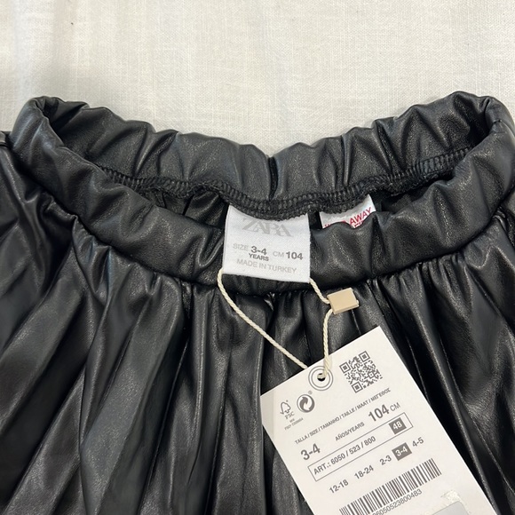 Zara girls bundle! Skirt size 3-4 yrs shoes are size 26 - Picture 3 of 11